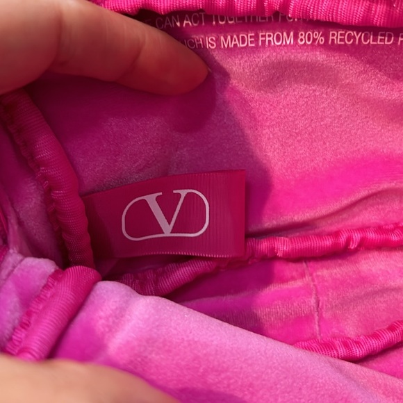 NEW ~ VALENTINO VELVET BEAUTY BAG WRISTLET - Picture 10 of 11